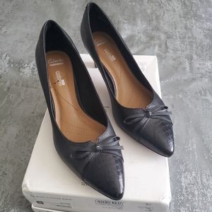 CLARKS low heel, cushioned long wear pump